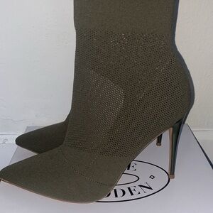 Stylish Olive Green Knit Ankle Boots